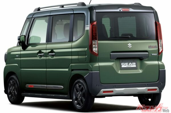 もういっちょ、リアスタイル画像。クールカーキパールメタリックというボディカラーで、 ガンメタリックの2トーンが絶妙マッチ!