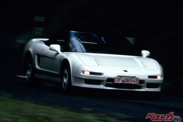 2位はホンダ NSX-R。3L・VTECエンジンの存在感とソリッドな操縦性は感動のひと言だった