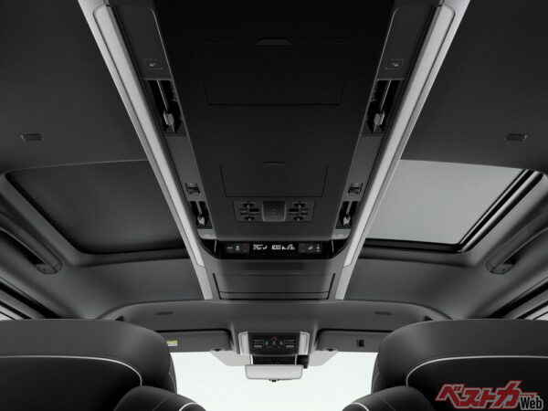 現行アルファードの左右独立ムーンルーフ。エグゼクティブラウンジは標準装備、Zにはメーカーオプションで装備可、残念ながらXには設定がない