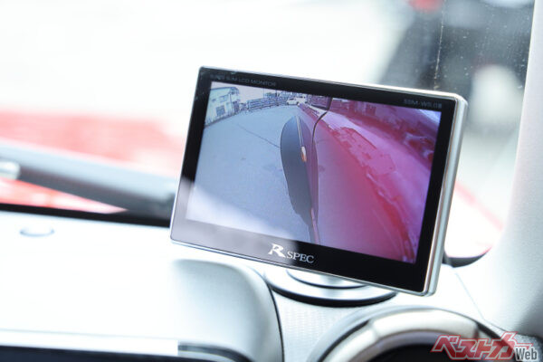 サイドカメラがとらえた映像は死角をしっかりとカバーしてくれる