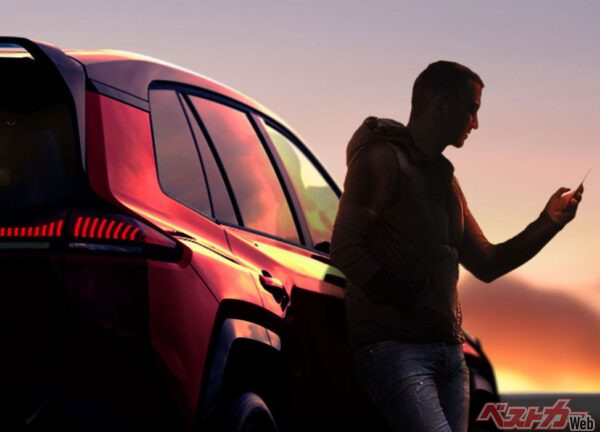 新型RAV4公式画像を徹底解析!!　グレードは3種類？　デカウィング追加はまさかの「GR」あるぞ!?
