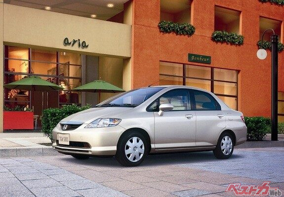 ホンダ フィットアリア。シビックの大型化以降、貴重な5ナンバーセダンだったが、パッとした成果は残せなかった一台だ。