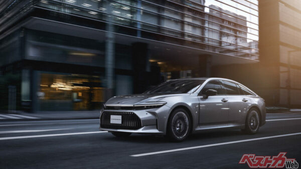 トヨタ クラウンセダン。まだまだセダンがなくなるには早い。セダン再興に期待したい