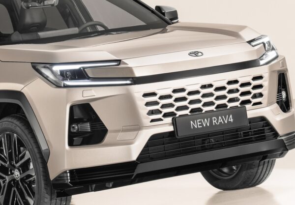 【新型RAV4速報】クラウンエステート顔の「コア」が標準車!!　HV&PHEVのみ!!　「アドベンチャー」「GRスポーツ」の3本立てでこれは売れそうだぜ
