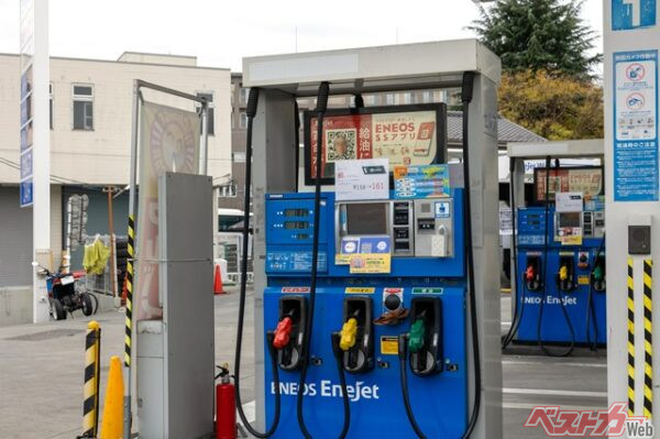 ガソリンももちろんEVの充電切れいんも注意!(J_News_photo@Adobe Stock)