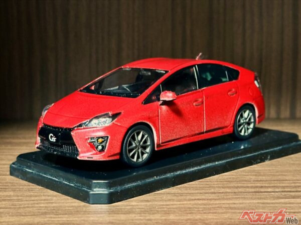 白の上からペイントを施したプリウスのミニカー。なかなかうまくいったと思う