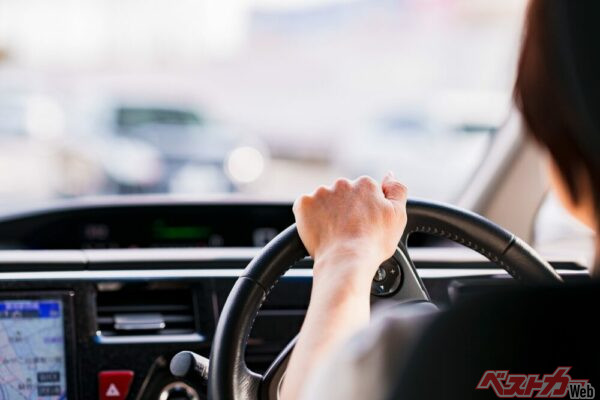 エンジンオイルやバッテリーを傷めないようにするには、ある程度クルマを走らせることが必要。普段近距離にしか使っていないクルマは、週に1度はある程度クルマを走らせるようにしよう(PHOTO:Adobe Stock_show999)