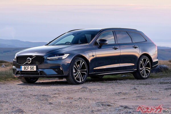 ボルボ V90（アルティメット B5 4WD）