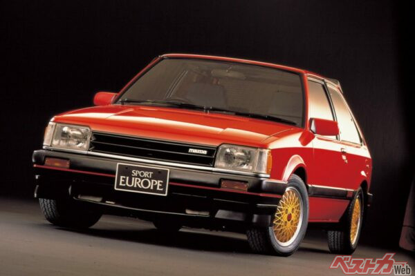 ファミリア乗用車誕生20周年特別仕様車となったファミリア ターボ スポルトヨーロッパ。フェンダーミラーから変更されている