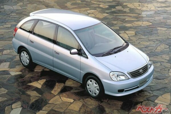 ミニバンのようなセダン!?　それともセダンのようなミニバン!?