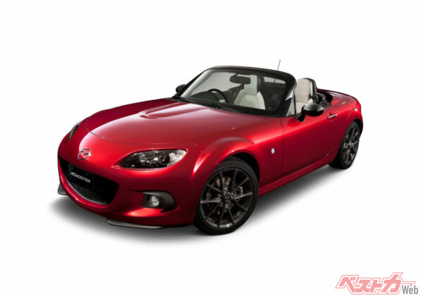 25周年記念仕様のNC。ロードスターで初めてソウルレッドを身にまとったのは2014年5月に登場したこのクルマである