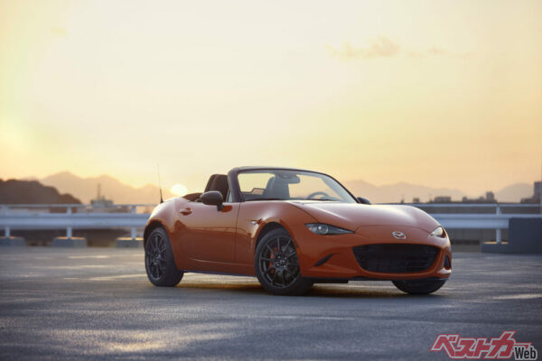 30周年記念仕様のND。最も特徴的なのは専用のボディカラーである「レーシングオレンジ」だ