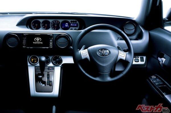 コクピットもなかなかのやる気仕様