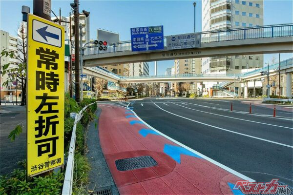 左折時に歩行者や自転車の巻き込みを確認するのは配慮ではなく義務だ(Caito@Adobestock)
