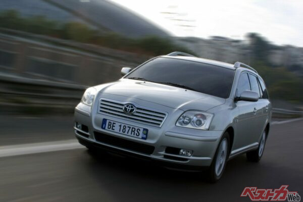 セダンもワゴンも存在したアベンシス