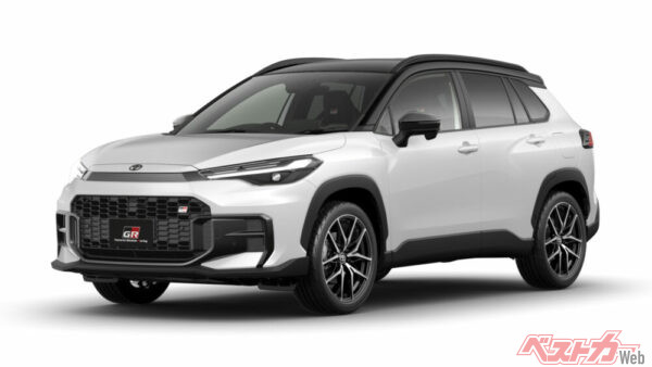 カローラクロスGRスポーツ。大開口のグリルは酷似している