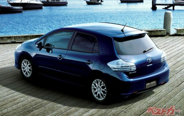 シンプルながら面でボリューム感を演出。走りの楽しさと格調高さを感じさせるスタイルだ