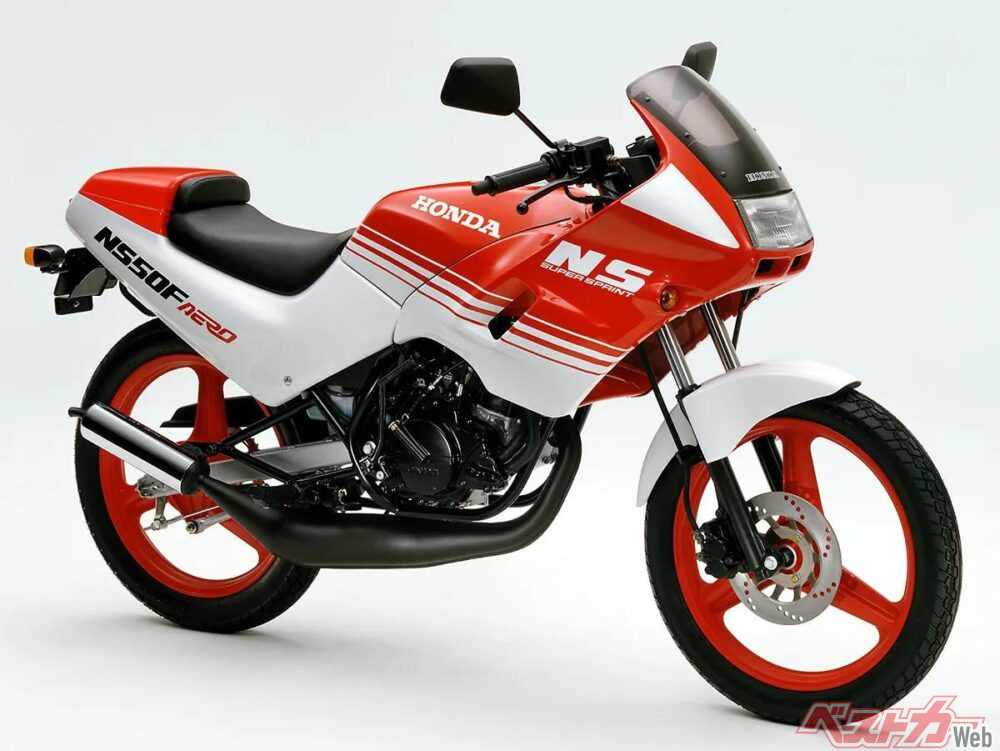 NS50F エンジン 実動　動画　圧縮圧力OK NSR50 NS-1 MBX50 フルカウルのスポーツモデルでありながら、メットインで実用性も