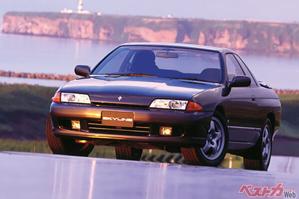 R32型スカイラインは1989年登場。GTS-tタイプMは2Lターボの後輪駆動で、四輪マルチリンクサスなどで高い旋回性能を実現した