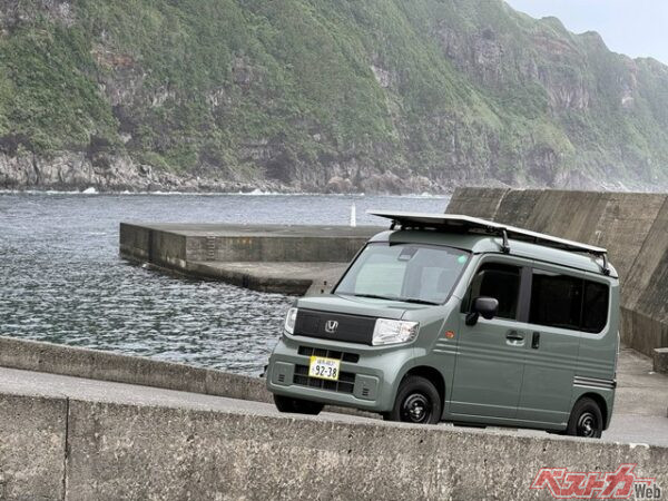 この通り坂が多い島でもスイスイ登っていく！