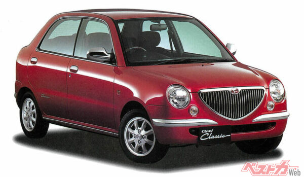 小さな軽自動車にクラシックなデザインはダイハツの十八番! 画像は2代目オプティクラシック前期型