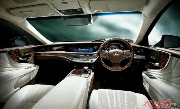 このゴージャスなインテリアに格安で乗れるぜ！