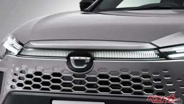 トヨタ カローラクロスが超絶人気すぎる!!　理由はヤリスクロスとRAV4のいいとこ取りだから!?
