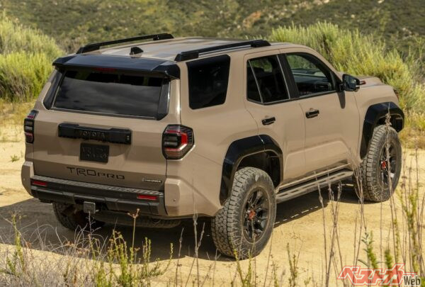 こちらが4ランナーのマッドバス。光が当たるとツヤツヤして可愛さもある