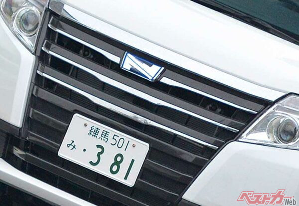 ハイブリッドモデルの燃費を計測！　バカ売れミニバントヨタ3代目（先代）ノア／ヴォクシー試乗プレイバック【ベストカーアーカイブス2014】