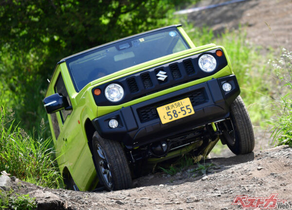 悪路走破性も抜群なっジムニー。どんな路面でも楽々に走れちゃう!!