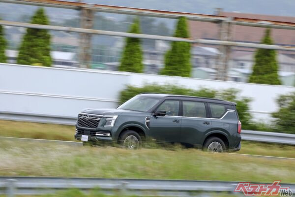 心臓部には3.5L V6ツインターボエンジンを搭載しており乗り味は非常に◎