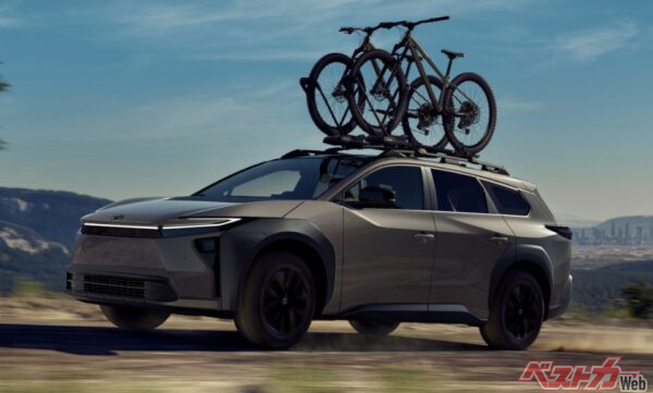 「bZ Woodland」世界初公開。日本でも2026年春に発売と宣言。従来のbZ4Xの（全長を140mm伸ばした）ワゴンタイプ