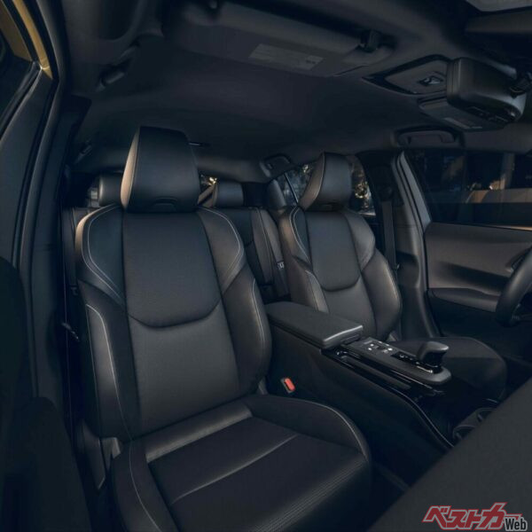 ナイトシェードパッケージは、オールブラックのシートを装備