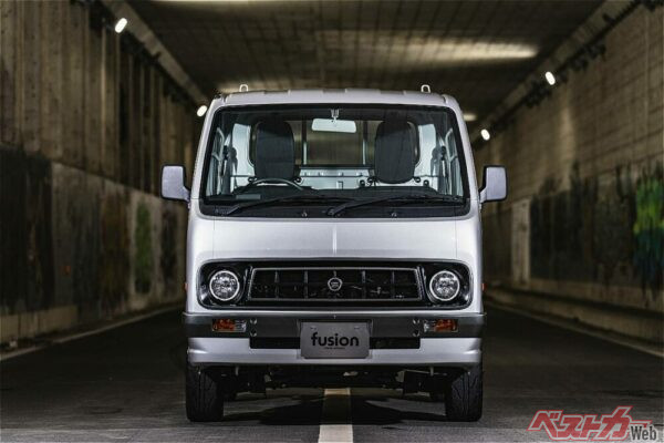 シュピーゲルが開発したスズキ キャリイ用フロントフェイスキット。カッコよき！