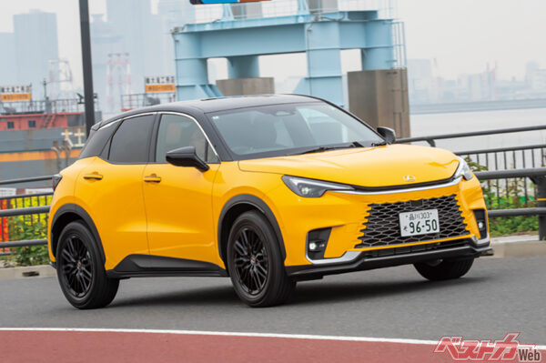 レクサス LBX。全長：4190mm×全幅：1825mm×全高：1545mm、ホイールベース：2580mm