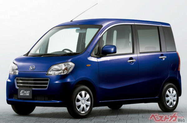 「軽にくつろぎという革新。」のキャッチフレーズで登場したタントエグゼ