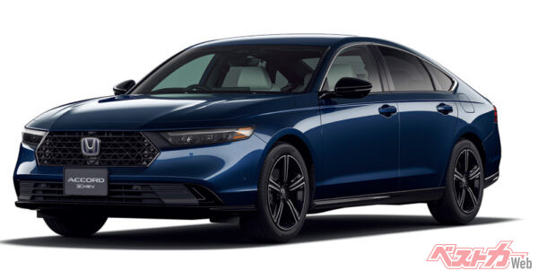 エクステリアはブラックのドアミラーやベルリナブラック専用アルミホイールが装着されタコとで上質かつ引き締まった印象に