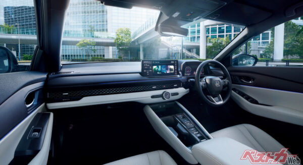 上質感のあるホワイトレザーを採用した専用のホワイト内装を新たに設定した