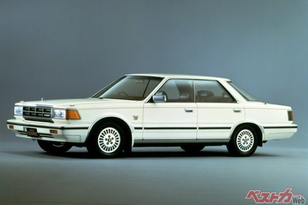 雨滴感知式オートワイパーが初めて搭載されたのは1986年のY30 セドリックだった