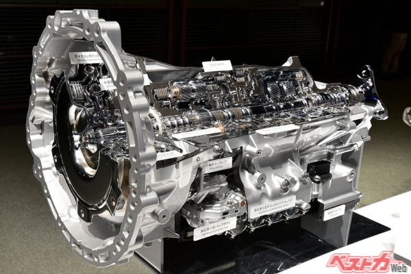 レクサスLC500のトランスミッションは10速AT。写真はカットモデル