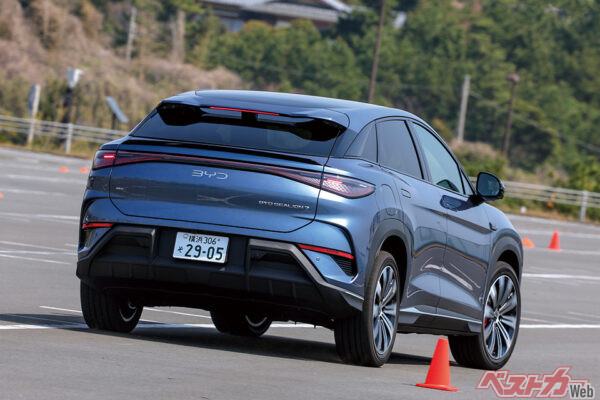 AWDはBYDが開発した0.022秒という微小な回転角度のスリップを検知、制御するiTACを搭載