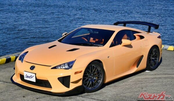 2010年に500台限定で発売されたレクサスLFA。価格は3750万円（ニュルブルクリンクパッケージは4450万円）のプレミアムスポーツモデル