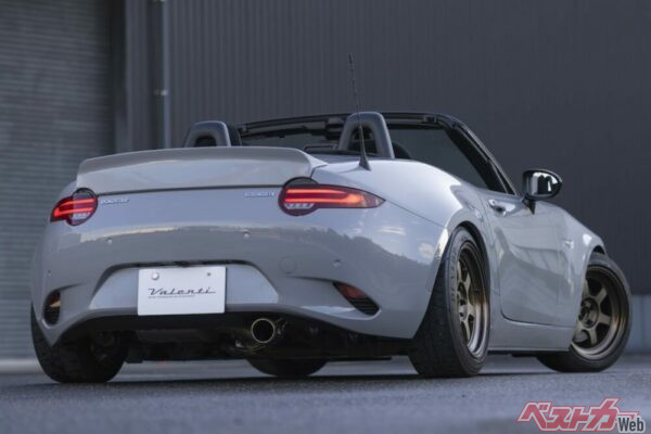 「ジュエルLEDテールランプ ULTRA」を装着したNDロードスター