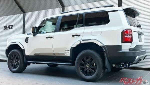 ブリッツのマフラー「NUR-SPECカスタムエディション(CE)」を装着したランクル250（チタンカラー／MODELLISTAエアロ装着車）