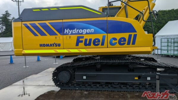 コマツの建機も「水素で駆動」に!?? トヨタとコマツが組んで富士でショベルカー披露