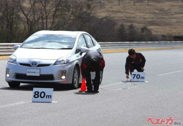 ミニバンフル乗車で加速性能はどれだけ落ちる？　クルマのあんなことこんなこと ビミョーな変化をテストで確かめる【ベストカーアーカイブス2013】