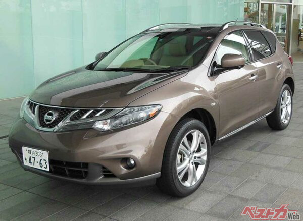 横浜の日産本社で意気揚々とスタートを待つムラーノ350XV FOUR