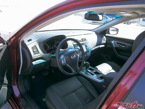 DATA：全長×全幅×全高＝4865×1830×1470mm　エンジン＝V6、3.5L（270ps）