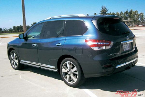 DATA：全長×全幅×全高＝5000×1960×1768mm　エンジン＝直4、2.5Lスーパーチャージャー+モーター（トータル250ps）