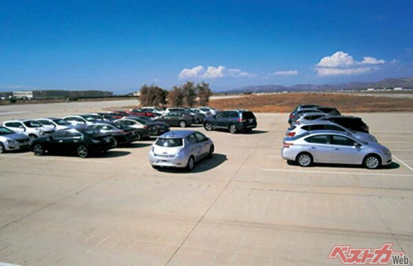 パーキングでは勝手に駐車スペースを探し、迎えにもくる